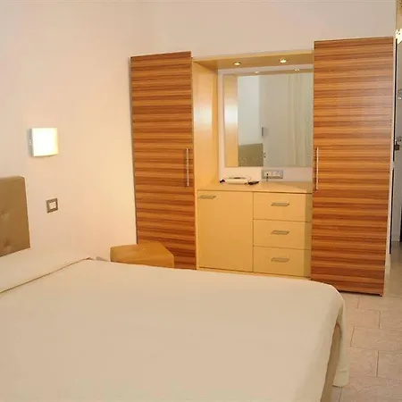 Garden Hotel 3*
