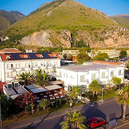 Garden Ξενοδοχείο 3*