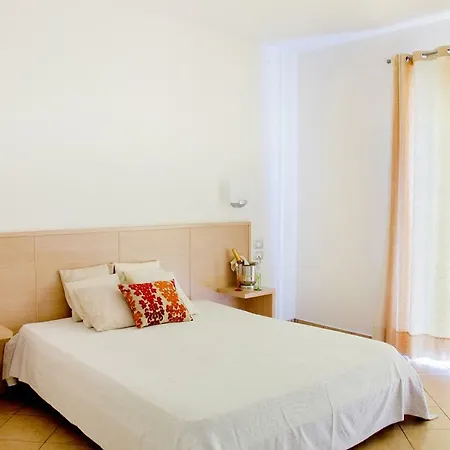 Garden Ξενοδοχείο 3*